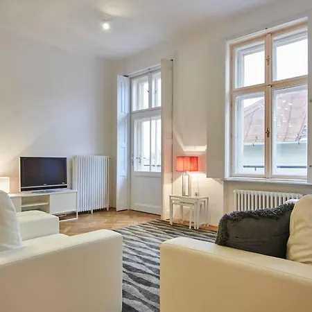 아파트 Spacious 1 Bed Basilica - With Balcony *