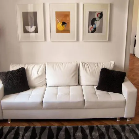Spacious 1 Bed Basilica - With Balcony * Budapeszt
