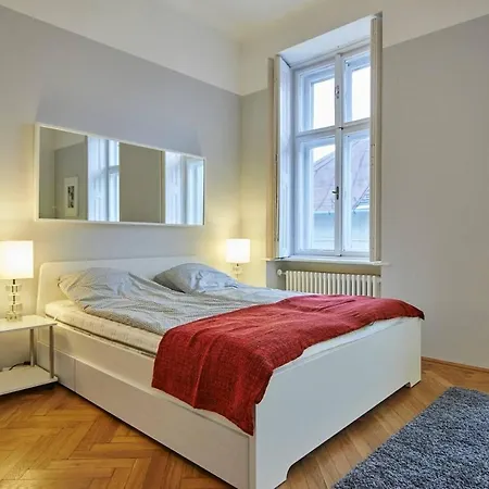 Apartament Spacious 1 Bed Basilica - With Balcony
