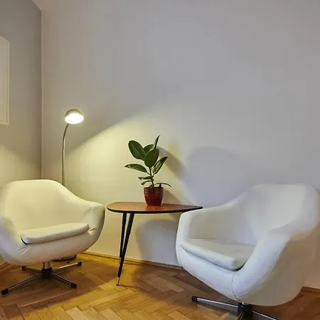 Apartament Spacious 1 Bed Basilica - With Balcony *