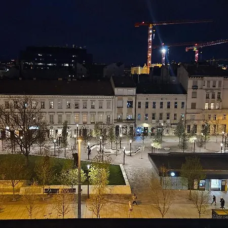 1 Bedroom Sleeps 2 -balcony -lift Access Apartment Budapest