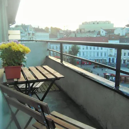 1 Bedroom Sleeps 2 -balcony -lift Access Apartment