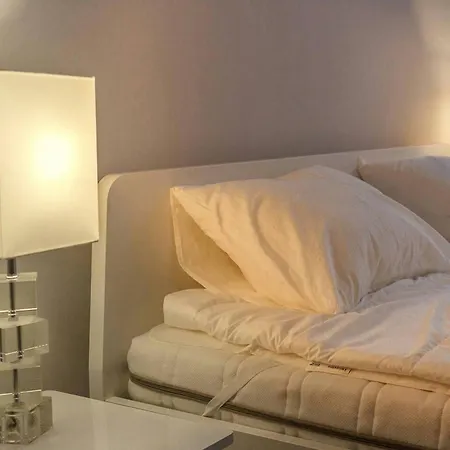 1 Bedroom Sleeps 2 -balcony -lift Access Appartement