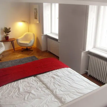 1 Bedroom Sleeps 2 -balcony -lift Access Appartement *
