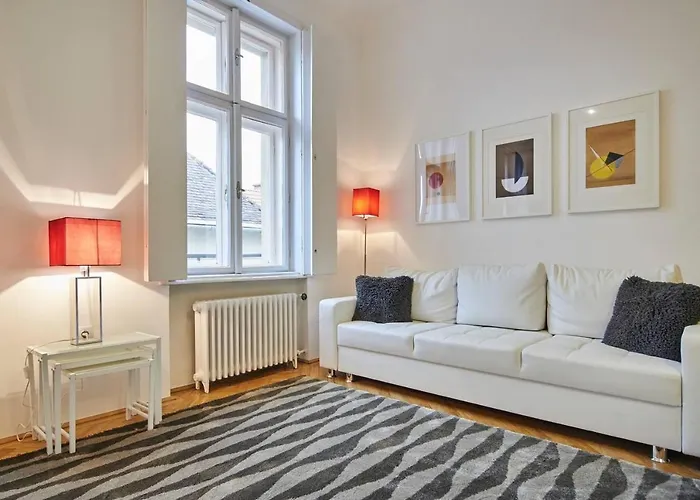 1 Bedroom Sleeps 2 -balcony -lift Access * Budapešť