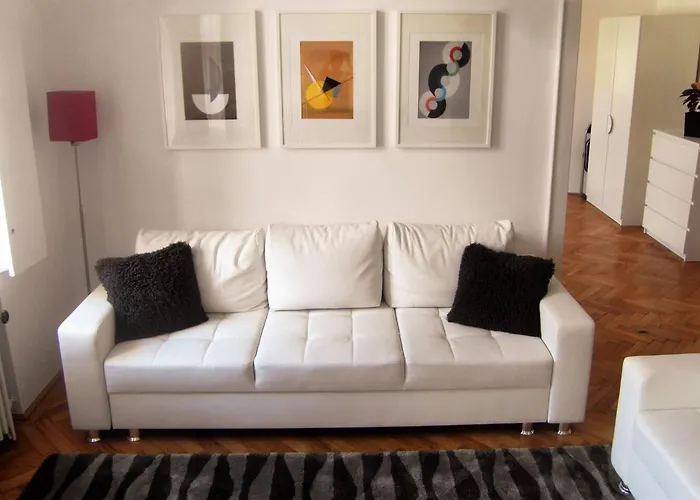 1 Bedroom Sleeps 2 -balcony -lift Access Apartmán