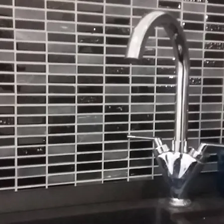 1 Bedroom Sleeps 2 -balcony -lift Access * Budapeşte