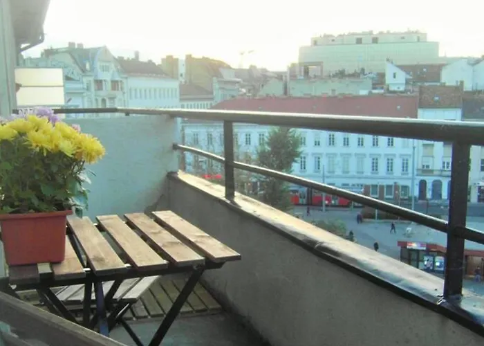 1 Bedroom Sleeps 2 -balcony -lift Access Apartament