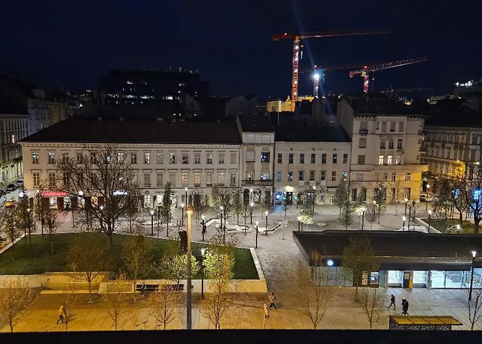 1 Bedroom Sleeps 2 -balcony -lift Access Appartement Budapest