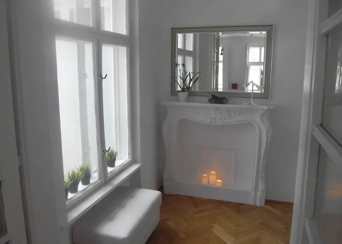 1 Bedroom Sleeps 2 -balcony -lift Access Appartement
