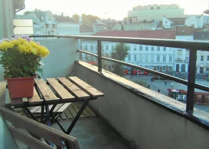 1 Bedroom Sleeps 2 -balcony -lift Access Appartement