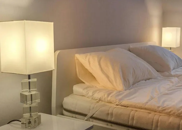 1 Bedroom Sleeps 2 -balcony -lift Access Appartement
