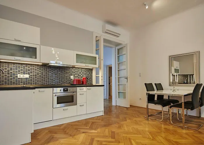 Appartement 1 Bedroom Sleeps 2 -balcony -lift Access *