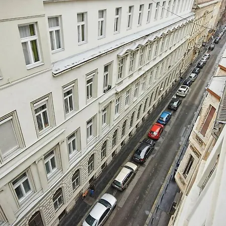 아파트 1 Bedroom Sleeps 2 -balcony -lift Access