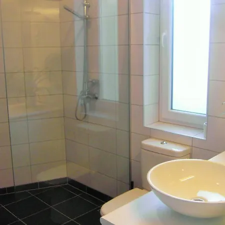 1 Bedroom Sleeps 2 -balcony -lift Access 아파트